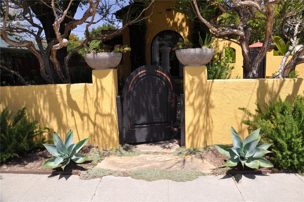 Yellow Wall Garden